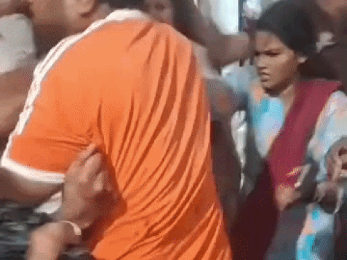 अमृतसर में शराबी को रोकने पर बवाल:  दो गुटों में चले हथियार, दो महिलाएं घायल; पुलिस पर देरी से पहुंचने का आरोप – Amritsar News