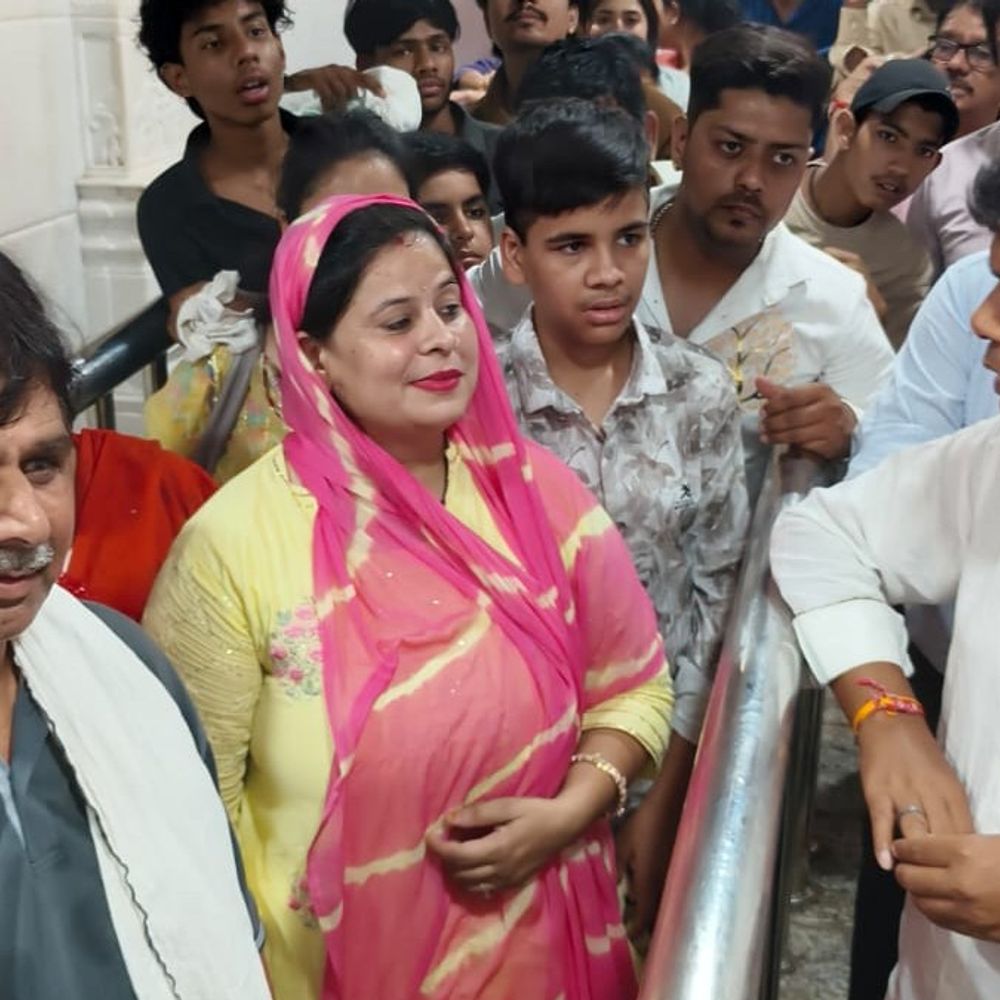 उज्जैन कलेक्टर रोशन सिंह ने महाकाल दर्शन व्यवस्था जांची:  आम श्रद्धालु बनकर लाइन में लगे; 20 मिनट में हुए दर्शन – Ujjain News