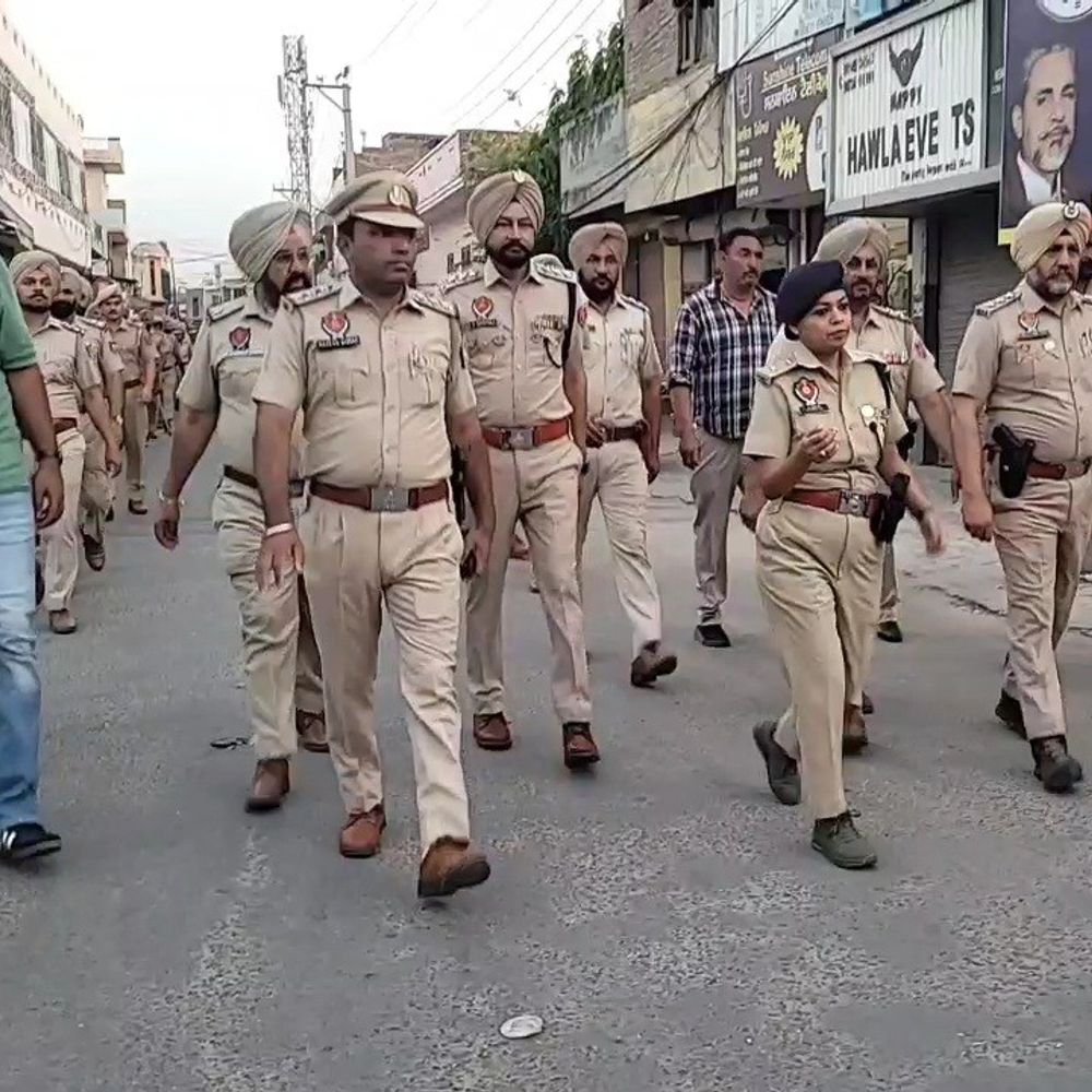 फरीदकोट में चुनाव से पहले SSP का फ्लैग मार्च:  बोलीं- शांति भंग करने वालो को बख्शा नहीं जाएगा, निष्पक्ष-भयमुक्त मतदान के लिए बढ़ाई चौकसी – Faridkot News