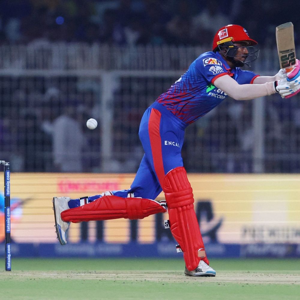 IPL- दिल्ली का पहला विकेट गिरा:सौरभ दुबे ने अभिषेक को आउट किया; कोलकाता के खिलाफ स्कोर-70/1