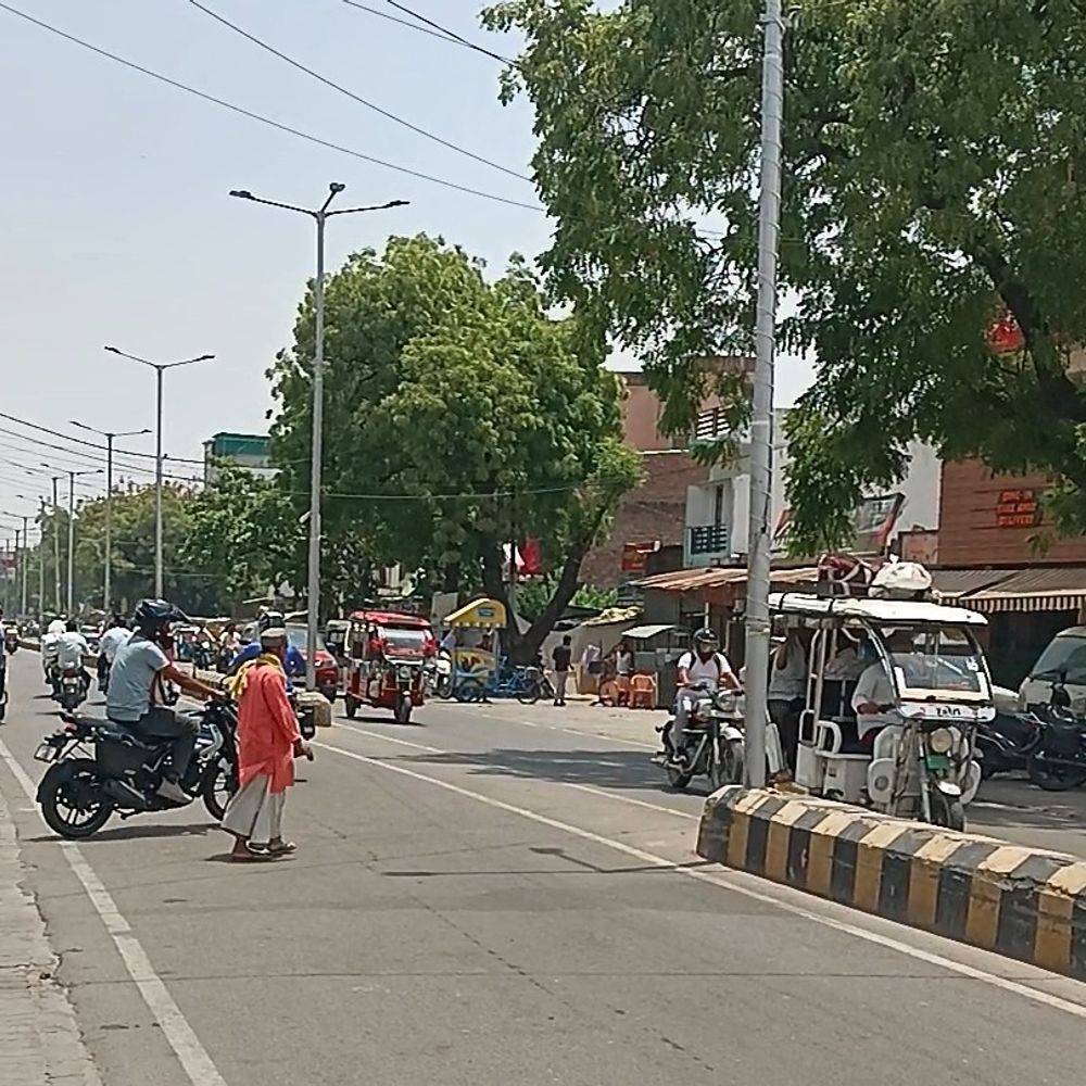 बस्ती में 38 डिग्री पहुंचा पारा:  भीषण गर्मी और बिजली कटौती से लोग परेशान, शाम 4 बजे होगा 41 डिग्री पारा – Basti News