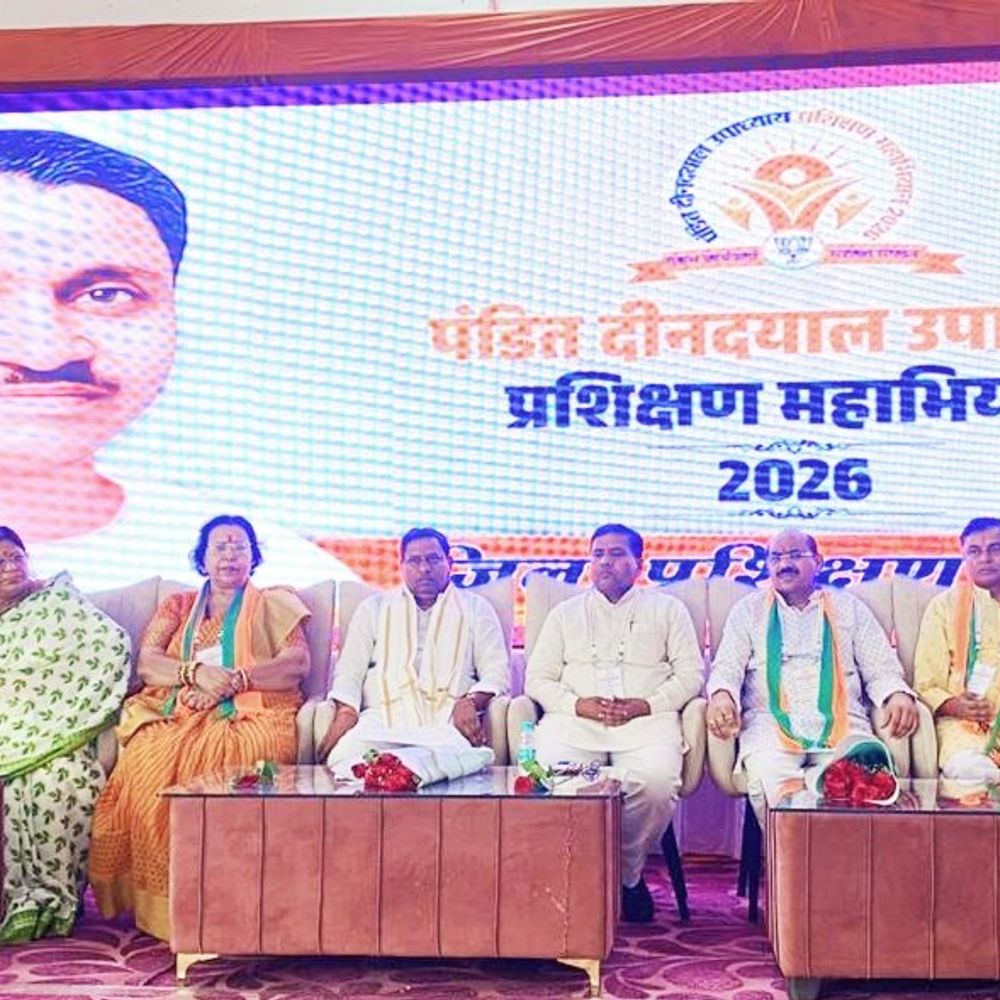 जिला प्रशिक्षण वर्ग का दूसरा दिन योग सत्र से शुरू:  इटावा में पार्टी पदाधिकारियों और भाजपा कार्यकर्ताओं ने किया योगाभ्यास – Etawah News