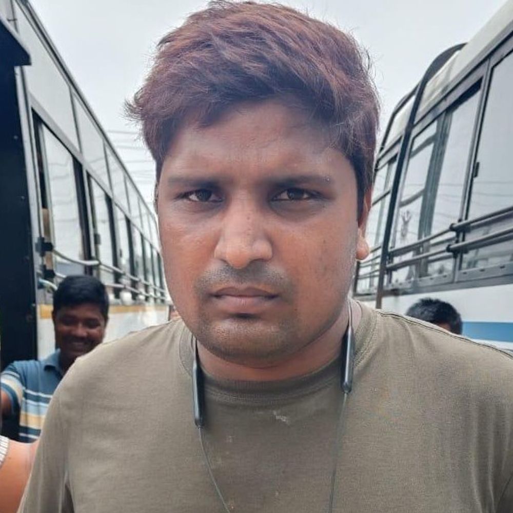 पूर्व BSF जवान शराब तस्करी में अरेस्ट:  सहरसा में 140 लीटर विदेशी शराब बरामद, ‘डॉ. फिक्सिट’ डिब्बों में छिपाई; मामला दर्ज – Saharsa News