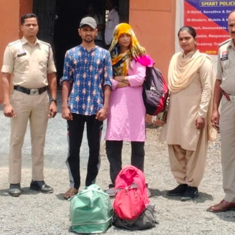 महासमुंद पुलिस ने दो गांजा तस्करों को किया गिरफ्तार:  6.360 किलो गांजा जब्त, ओडिशा से नागपुर ले जा रहे थे, महिला तश्कर भी शामिल – Mahasamund News
