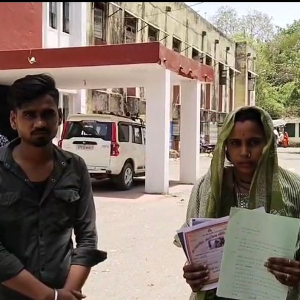 लव मैरिज के बाद दंपती ने मांगी पुलिस से सुरक्षा:  मायके पक्ष पर धमकी और झूठी शिकायतों से ससुराल वालों को परेशान कराने का आरोप – datia News