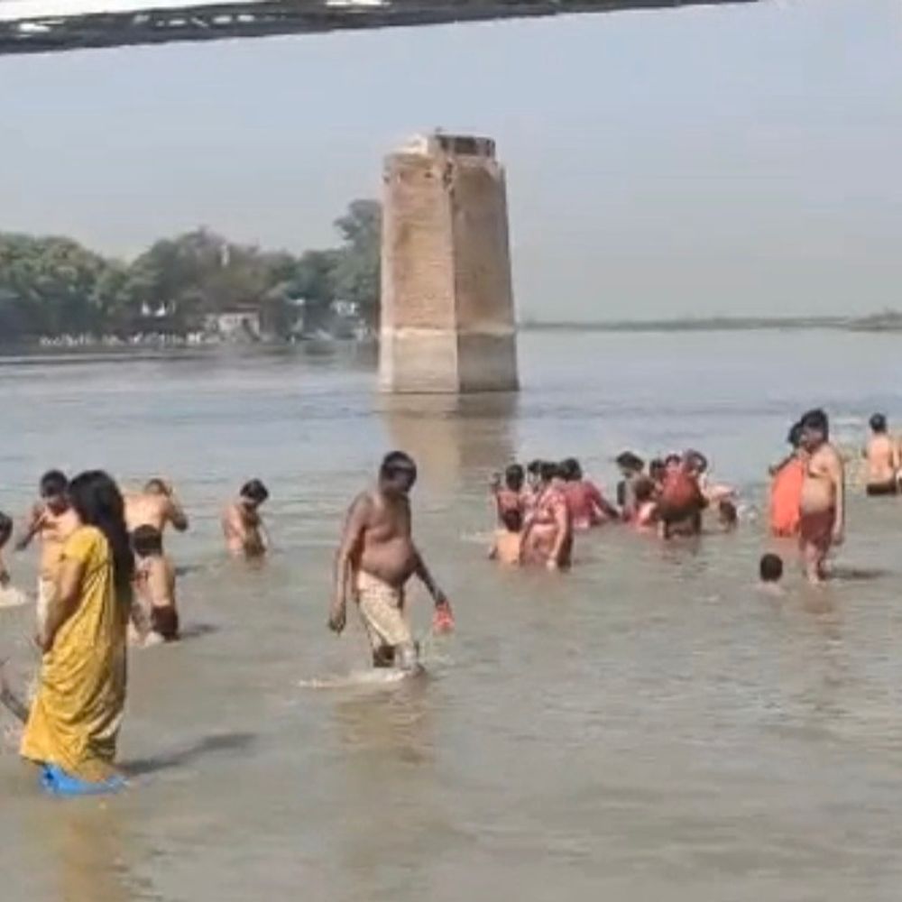 बदायूं के गंगाघाटों पर श्रद्धालुओं की भीड़:  गंगा दशहरा पर स्नान के लिए उमड़े, मेले जैसा माहौल – Badaun News