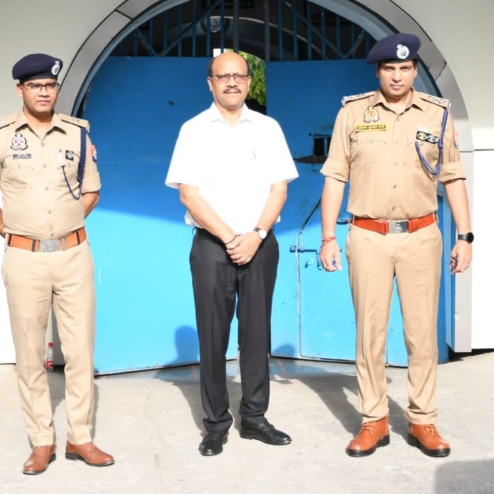 मुजफ्फरनगर जेल में DM-SSP का औचक निरीक्षण:सुरक्षा, सुविधाओं और अस्पताल व्यवस्था की जांच, बंदियों से पूछे हालात