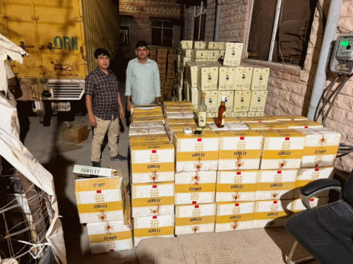 भारत माला पर 62 लाख की अंग्रेजी शराब की जब्त:  प्लास्टिक पाइप के नीचे कम्पार्टमेंट में छुपाकर लाए चढ़ीगढ़ निर्मित 710 कार्टन, ट्रक ड्राइवर फरार – Barmer News