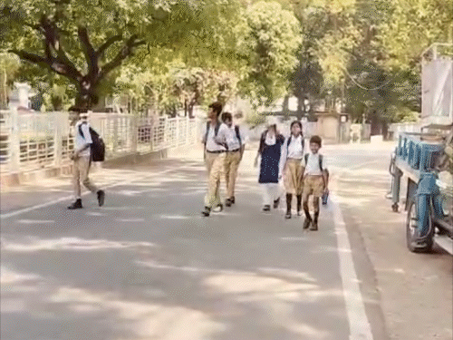 बेगूसराय में भीषण गर्मी के कारण स्कूलों का समय बदला:  सुबह 10 बजकर 30 मिनट तक खुलेंगे 8वीं तक के स्कूल; 44 डिग्री पहुंचा तापमान, दोपहर में सड़कें सूनी‎ – Begusarai News