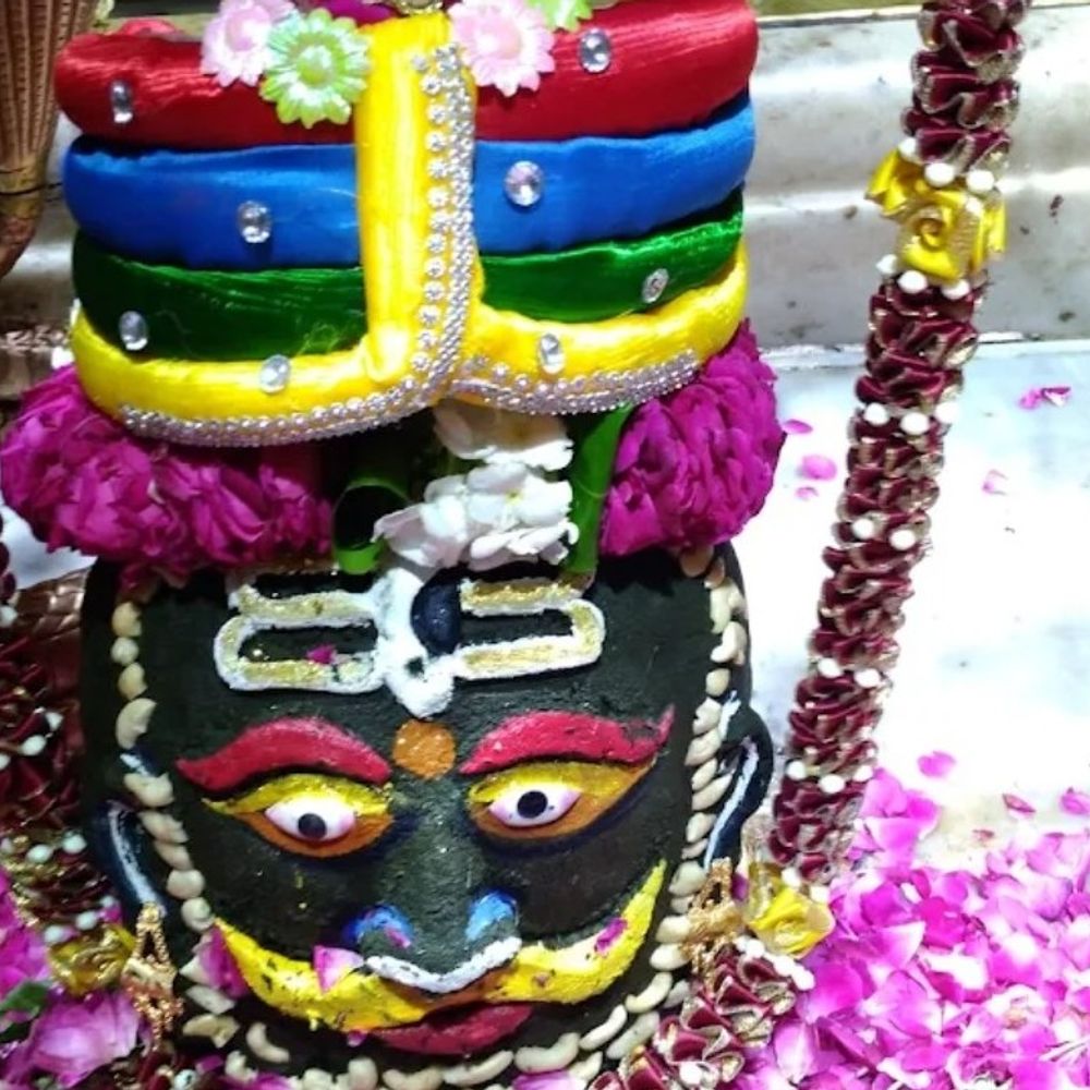 मेरठ के जगन्नाथ मंदिर में रिसीवर ने संभाला चार्ज:2 साल पुराने विवाद में कार्रवाई, पुलिस मौजूदगी में कमरे और दानपात्र सील