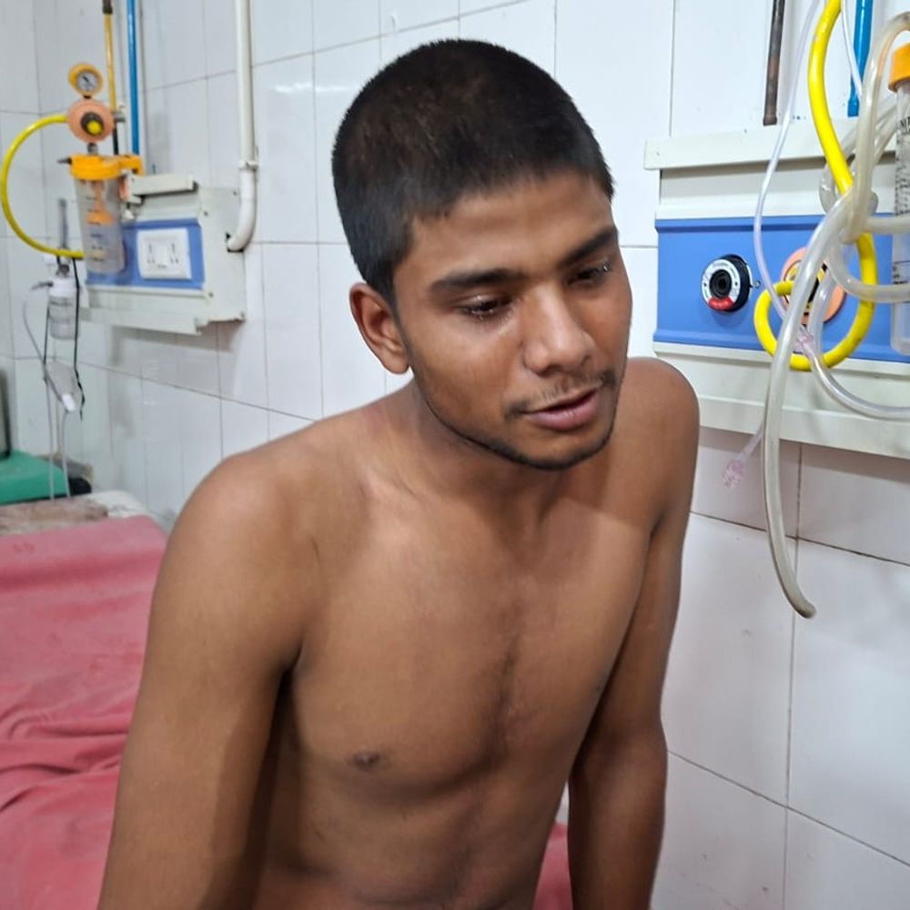 मुरादाबाद में युवक ने किया सुसाइड का प्रयास:प्रेम प्रसंग में शादी से इनकार करने से आहत था, पेट्रोल पीकर जान देने की कोशिश की