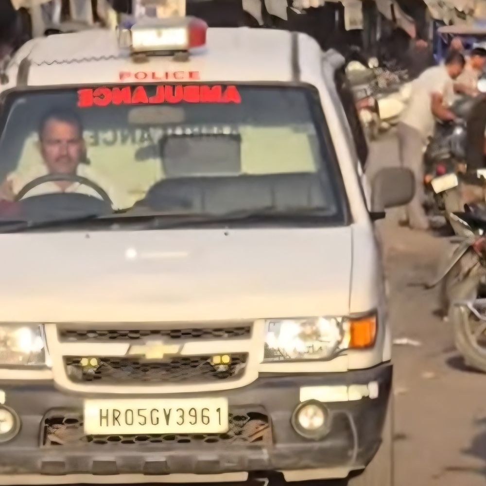 करनाल की स्कूटर मार्केट में व्यक्ति की मौत:  बैठे हुए अचानक गिरा, पास में नहीं मिला कोई दस्तावेज – Gharaunda News