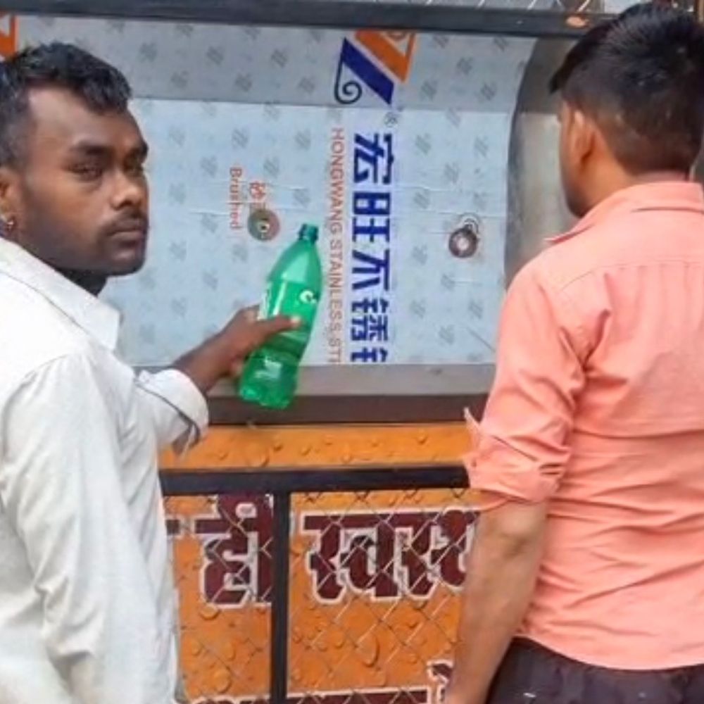 हरदोई मेडिकल कॉलेज गेट पर नलकूप की टोटियां चोरी:  नगर पालिका के मिनी नलकूप से चार टोटियां गायब, लोग पानी को भटके – Hardoi News
