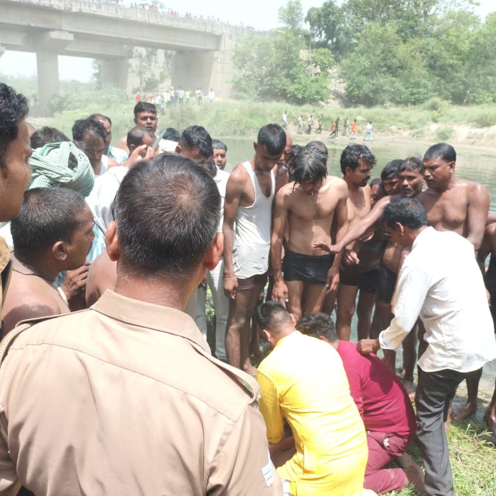 14 वर्षीय किशोर कल्याणी नदी में डूबा:लखनऊ से परिवार के साथ पूजा के लिए आया था, गोताखोरों ने बरामद किया शव