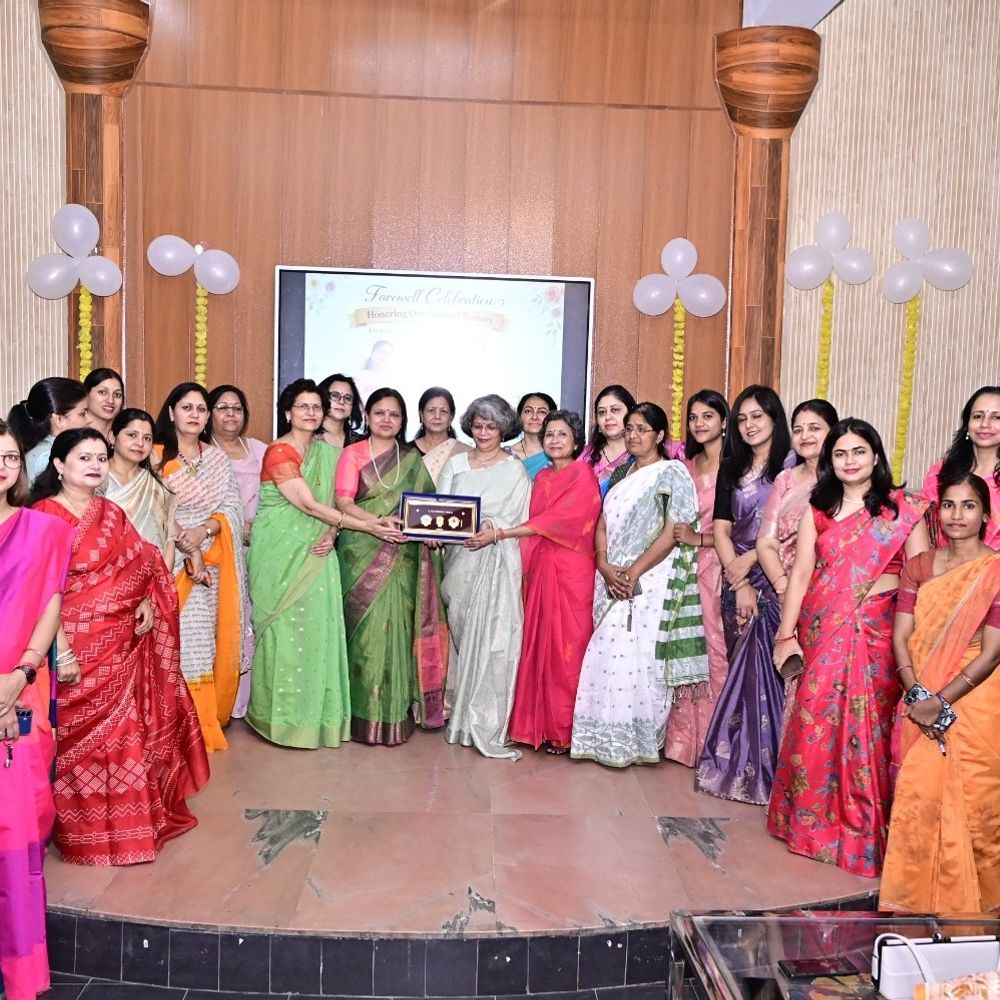 नवयुग कन्या महाविद्यालय में तीन शिक्षिकाएं सेवानिवृत्त:डॉ. गीताली, प्रो. ऋचा और प्रो. मंजुला को भावुक विदाई दी।