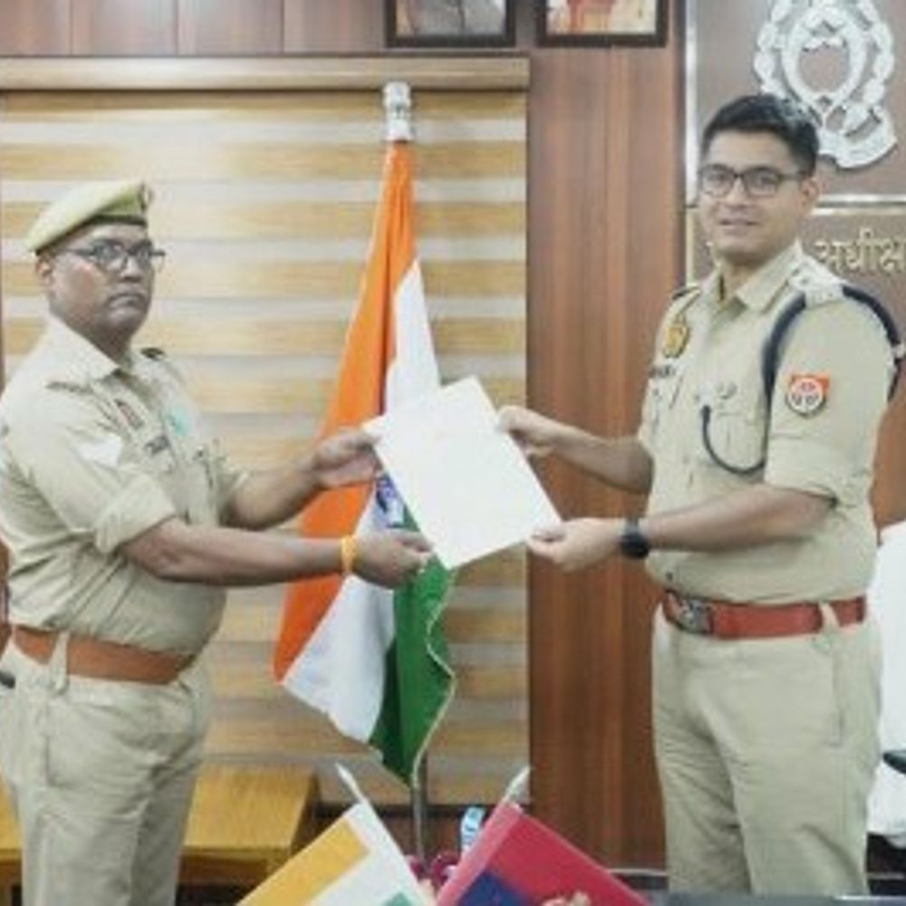 माफिया विजय मिश्रा को सजा दिलाने वाले पैरवीकार सम्मानित:भदोही एसपी ने 'ऑपरेशन कन्विक्शन' के तहत टीम को दिया प्रशस्ति पत्र