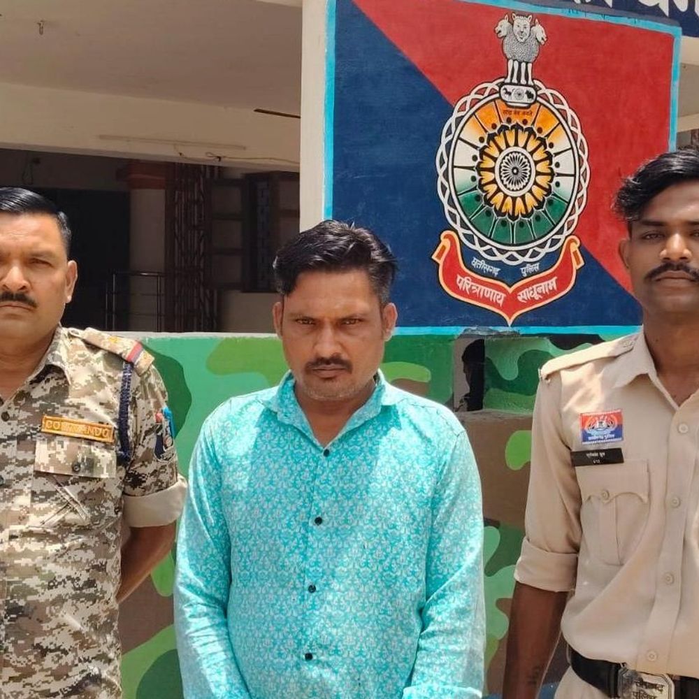 दिल्ली का युवक 7 किलो गांजे के साथ गिरफ्तार:  धमतरी में बाइक से राजस्थान ले जा रहा था तस्कर – Dhamtari News