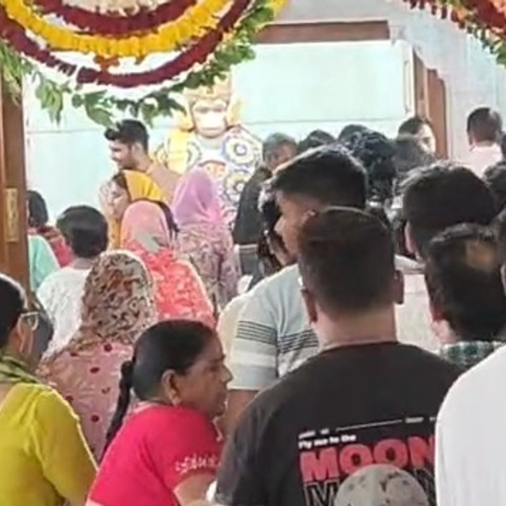लखनऊ के हनुमान मंदिरों में तड़के से भक्तों की भीड़:  कतारों में लगकर कर रहे हैं दर्शन, दोपहर बाद होंगे जगह-जगह भंडारे – Lucknow News