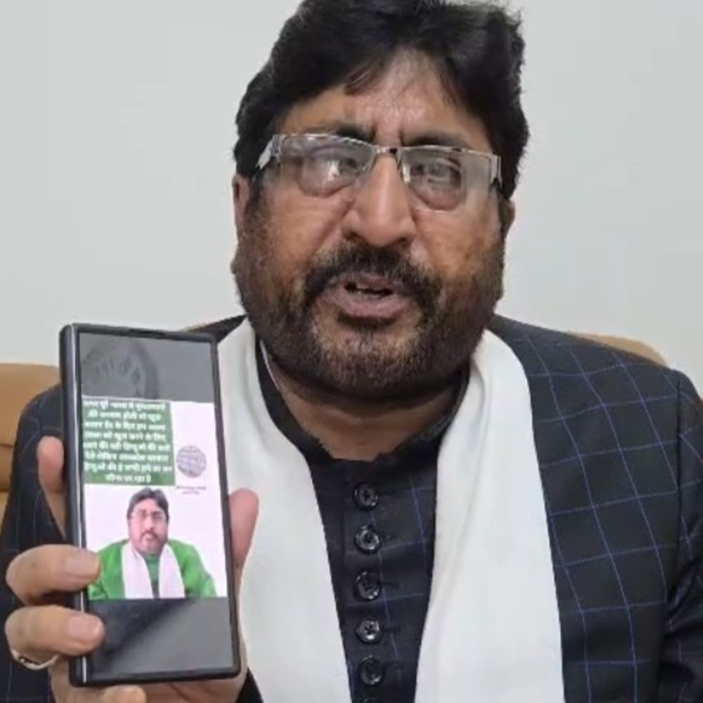 धर्मगुरु की फोटो का इस्तेमाल कर भड़काऊ पोस्ट की:धार्मिक और साम्प्रदायिक भावनाएं भड़काने की बातें लिखी, जांच में जुटी लखनऊ पुलिस