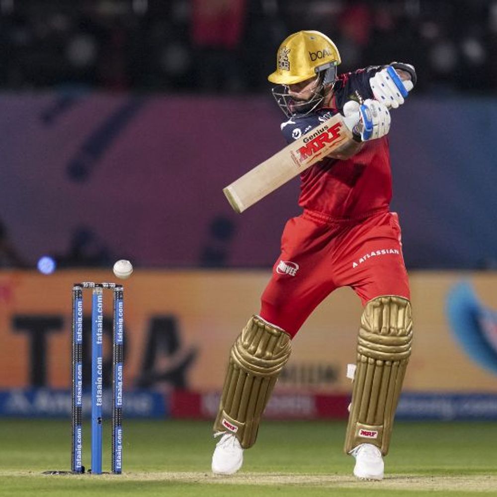 IPL क्वालिफायर-1, बेंगलुरु का पांचवां विकेट गिरा:डेविड आउट, रजत अर्धशतक लगाकर नाबाद; गुजरात के खिलाफ स्कोर 214/5