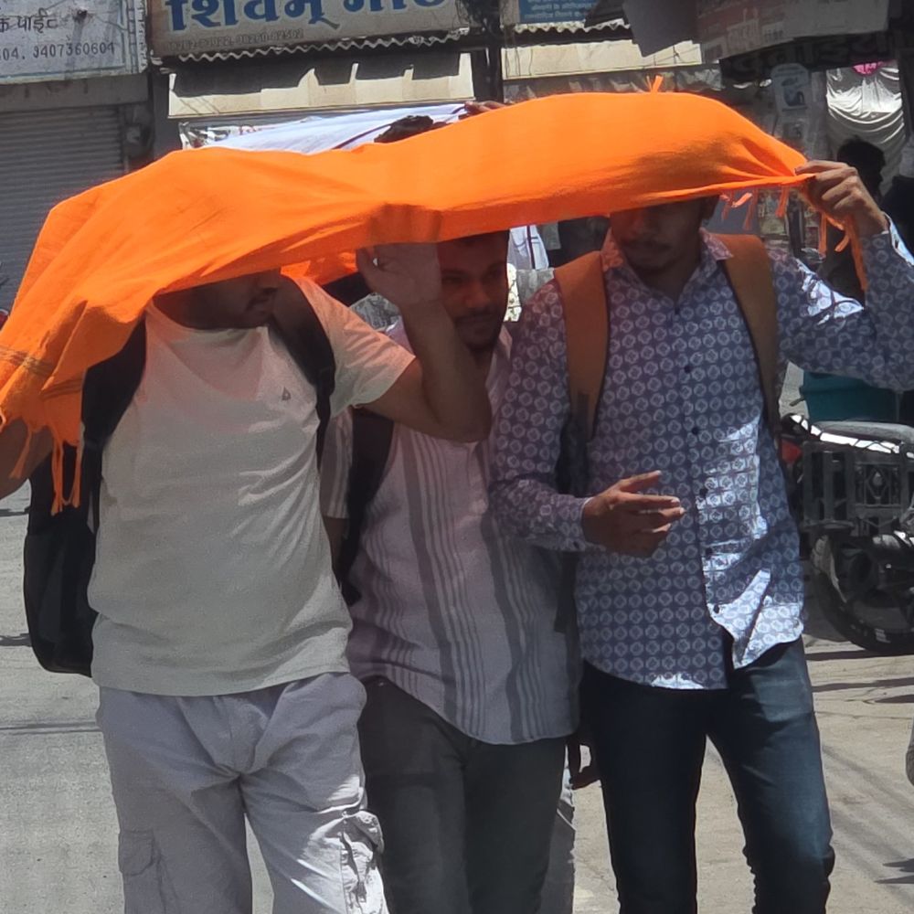शाजापुर में नौतपा का असर, तापमान 43 डिग्री के पार:  बस स्टैंड पर पानी-पंखे नहीं, यात्री गर्मी से परेशान – shajapur (MP) News