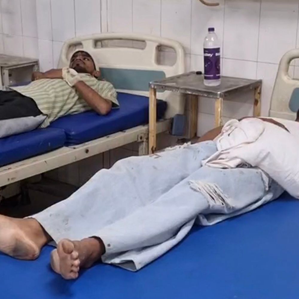हरदोई में छेड़छाड़ का विरोध करने पर हमला:दबंगों ने परिवार पर बांके से किया वार, तीन घायल, स्थानीय लोगों ने बचाई जान