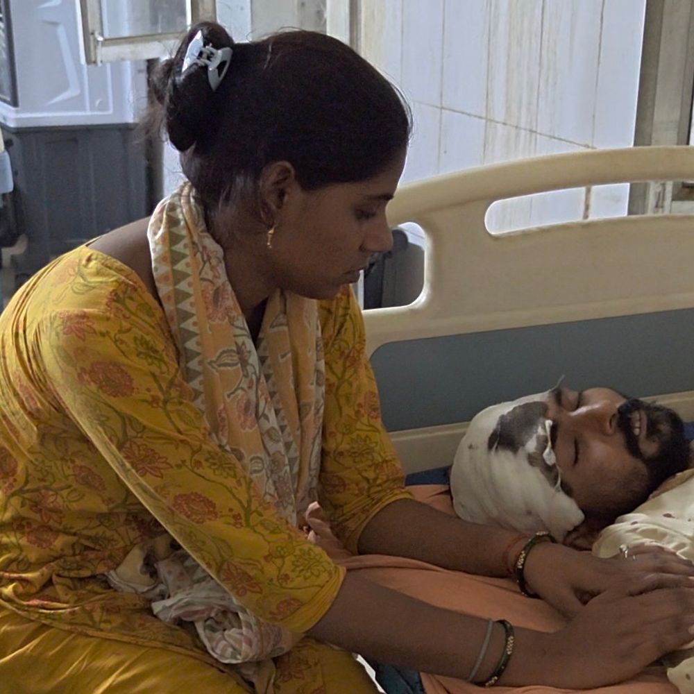 हरदोई में संपत्ति विवाद- सौतेले भाइयों ने युवक को पीटा:पिता से मिलने पहुंचे युवक पर हमला, पत्नी-साले भी घायल