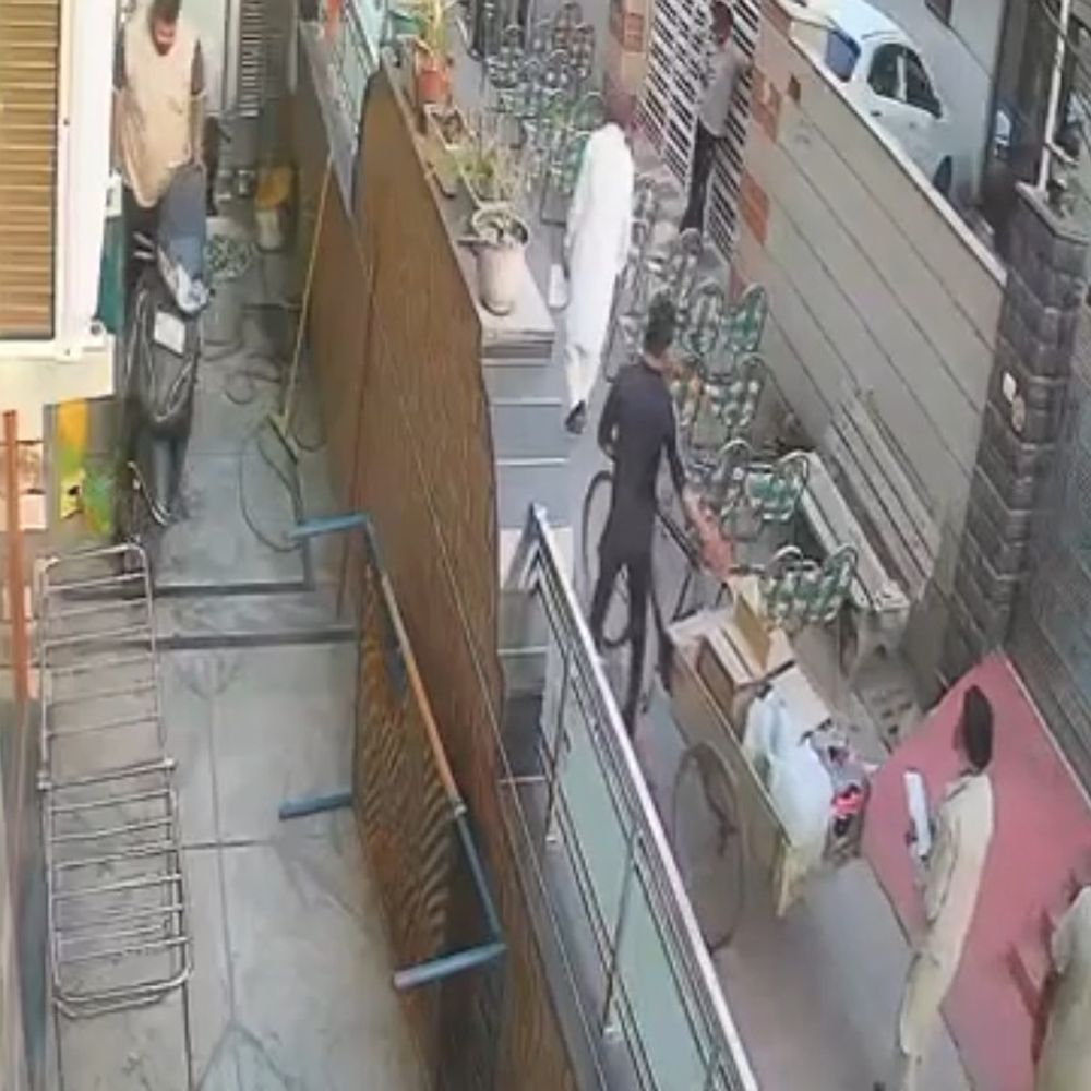 काउंसिल चुनाव में घर-घर जाकर बांटी कोल्ड ड्रिंक व सामान:  वीडियो हुआ वायरल, मोहाली पुलिस ने पूर्व सरपंच समेत तीन लोगों पर दर्ज की FIR – Mohali News