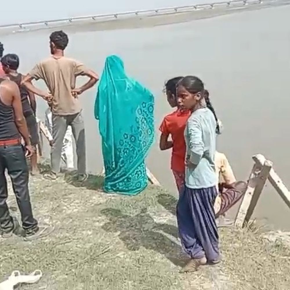 सीतापुर में किशोरी लापता, 30 घंटे बाद भी नहीं मिली:शारदा नदी में तरबूज लेने गई थी, गोताखोर कर रहे तलाश