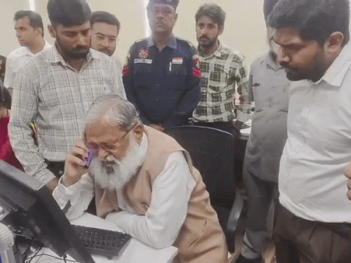 पंचकूला में बिजली मंत्री अनिल विज का छापा:  कॉल सेंटर में बैठकर खुद लिया फीडबैक, SC रोहतक-पंचकूला को फोन पर डांटा – Panchkula News