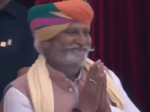 45 साल पहले भीक्षा मांगते थे:  अब प्रधानमंत्री नरेंद्र मोदी ने पूछा कैसे हैं आप, चांदी की प्लेट व सोने की चम्मच से खाना खिलाया – Alwar News