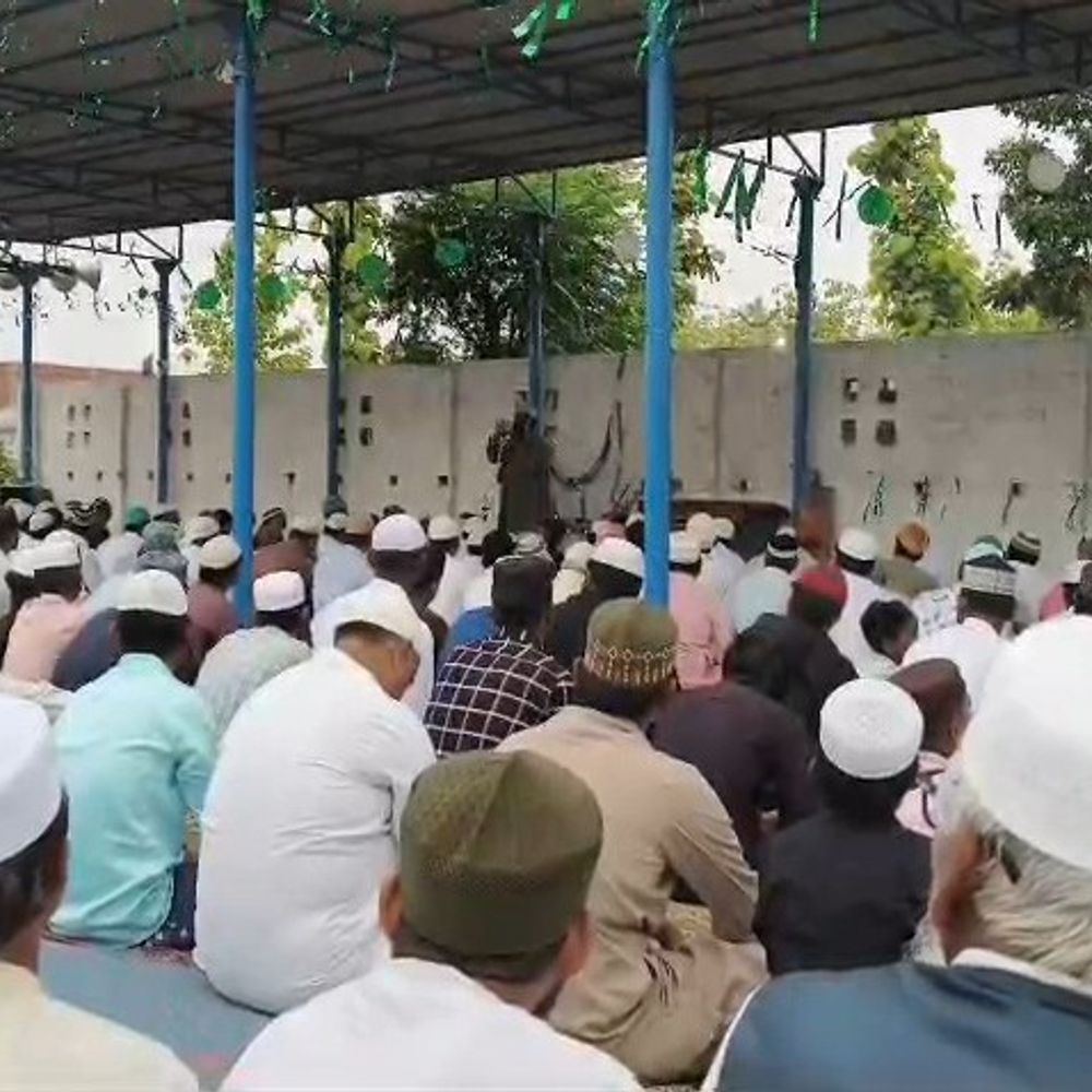 कुशीनगर में शांतिपूर्ण माहौल में मनी ईद-उल-अजहा:मस्जिदों-ईदगाहों में नमाज अदा कर अमन-चैन की दुआ मांगी गई