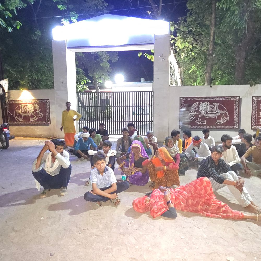 छतरपुर में रिपोर्ट न लिखने पर एसपी ऑफिस पर धरना:  दबंगों ने परिवार पर लाठी-डंडों और कुल्हाड़ी से किया था हमला – Chhatarpur (MP) News