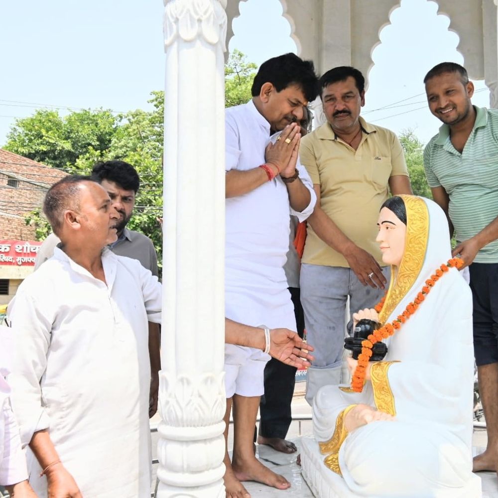 मंत्री कपिलदेव अग्रवाल ने अहिल्याबाई प्रतिमा की सफाई की:मुजफ्फरनगर में 301वीं जयंती से पहले स्वच्छता अभियान चलाया, सांस्कृतिक संरक्षण का संदेश