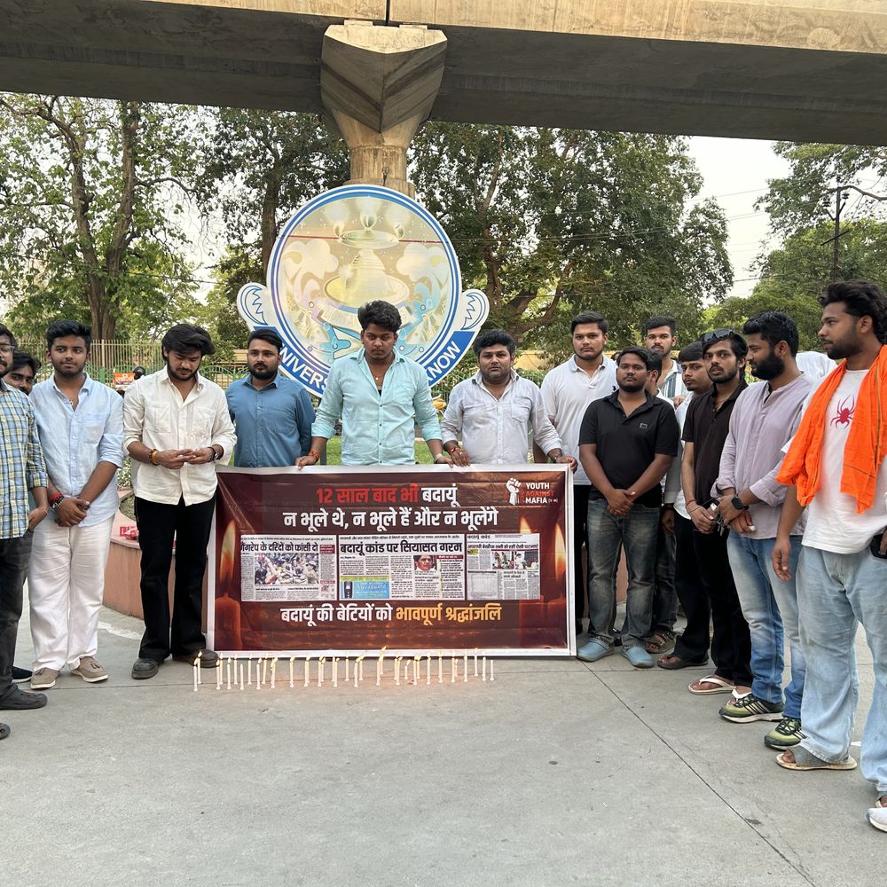 लखनऊ विश्वविद्यालय में बदायूं पीड़िता को श्रद्धांजलि:छात्रों ने निकाला कैंडल मार्च; महिलाओं की सुरक्षा और न्याय की उठाई मांग