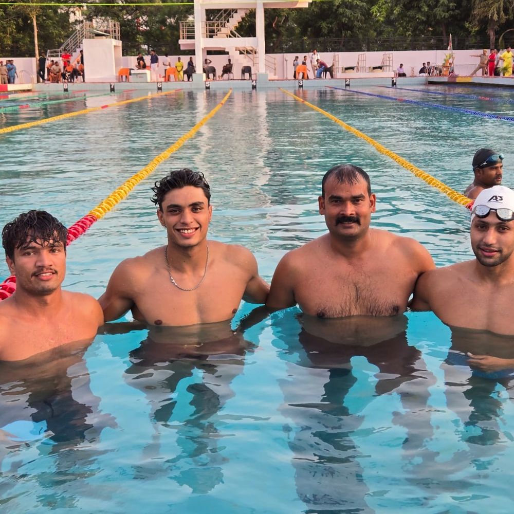लखनऊ में यूपी पुलिस तैराकी प्रतियोगिता का रोमांच:अवध नरेश और अनामिका साहनी समेत कई खिलाड़ियों ने जीते पदक