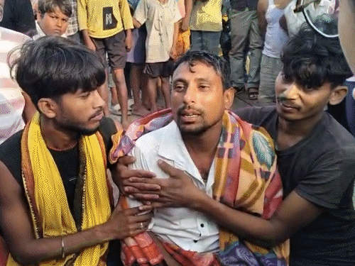 गंगा में 15 लोगों से भरी नाव डूबी,3 की मौत:4 लोग लापता, मरने वालों में बाप बेटे भी,चश्मदीद बोले- तेज हवा से डगमगाई नाव
