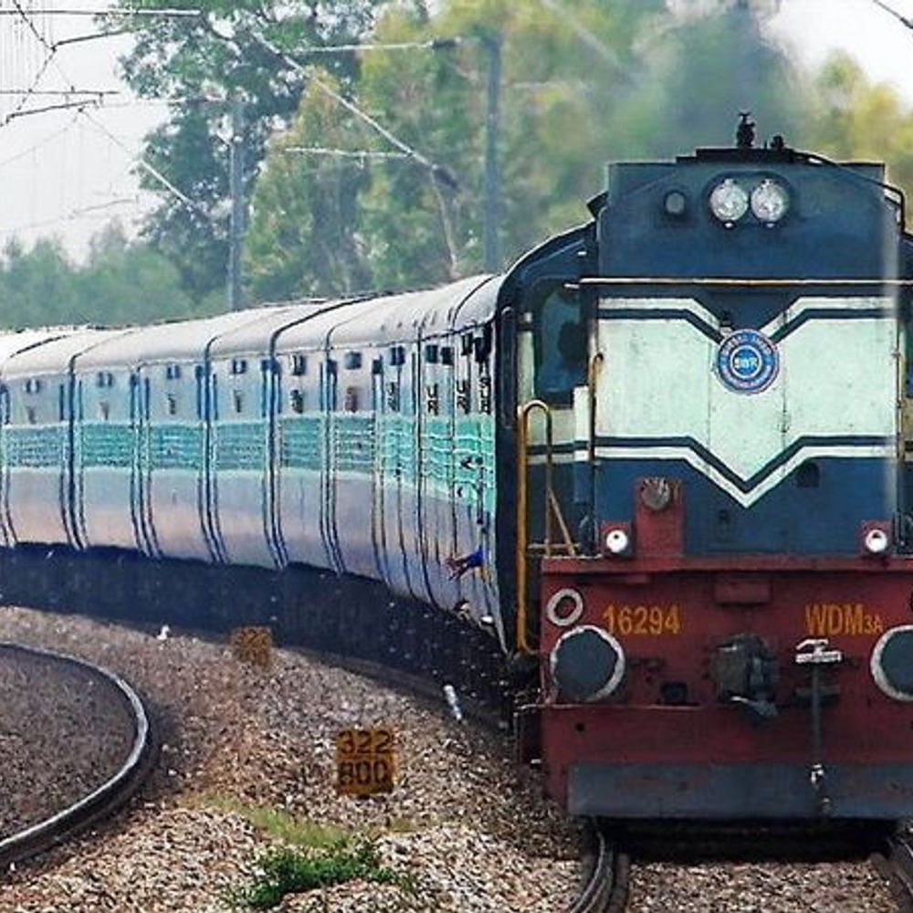 रेल सुविधाओं को लेकर इंदौर की उपेक्षा क्यों?:  मुंबई, सूरत सहित अन्य शहरों से चलने वाली स्पेशल ट्रेनों को नियमित किया, लेकिन हमारे यहां की पांचों ट्रेनों को छोड़ा – Indore News