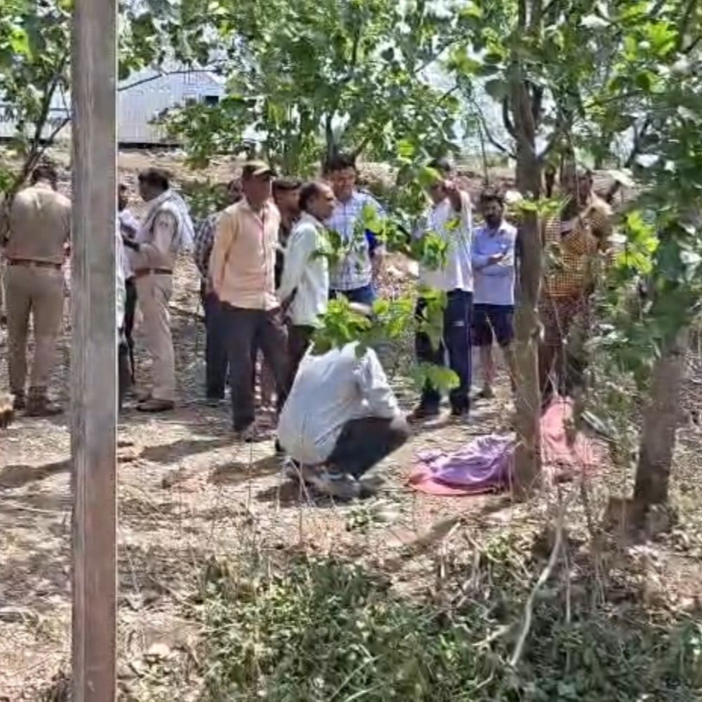 सागर में सड़क किनारे मिला 31 वर्षीय युवक का शव:नाक-मुंह से बह रहा था खून; परिजनों ने जताई हत्या की आशंका