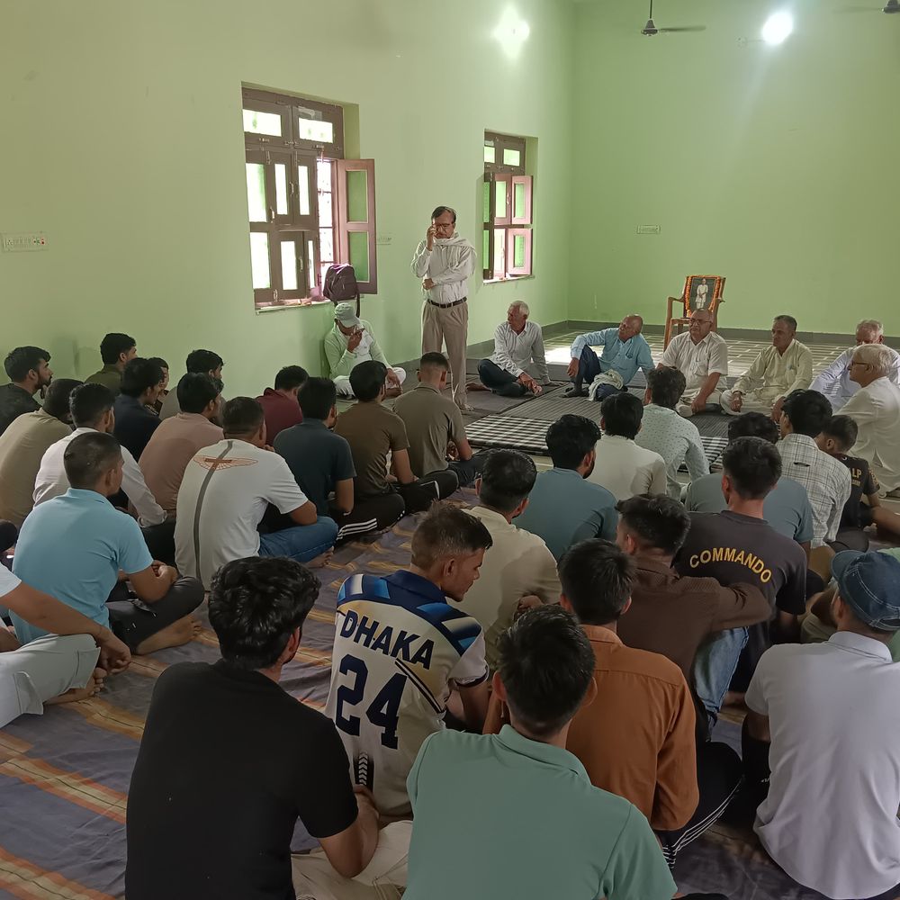 पूर्व प्रधानमंत्री चौधरी चरण सिंह की जयंती मनाई गई:रतनगढ़ के ग्रामीण किसान छात्रावास में कार्यक्रम आयोजित