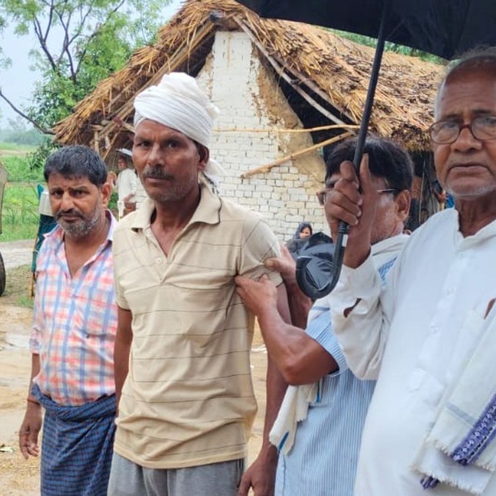 अम्बेडकर नगर में आकाशीय बिजली गिरी:एक युवक और भैंस की मौत, दूसरा घायल, अस्पताल में भर्ती