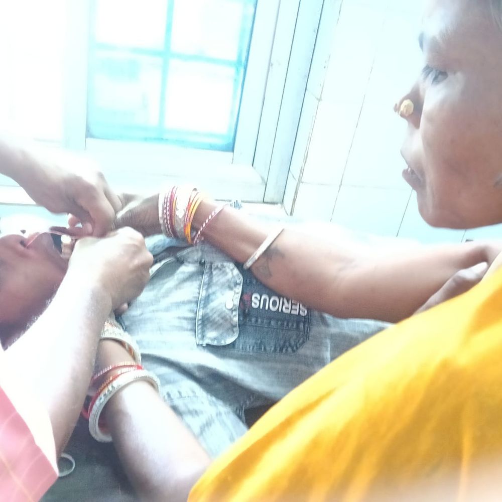तेज रफ्तार बाइक अनियंत्रित होकर फिसली, राइडर गंभीर घायल:मऊगंज के सुमेदा गांव के पास हादसा, नईगढ़ी बाजार जा रहे थे