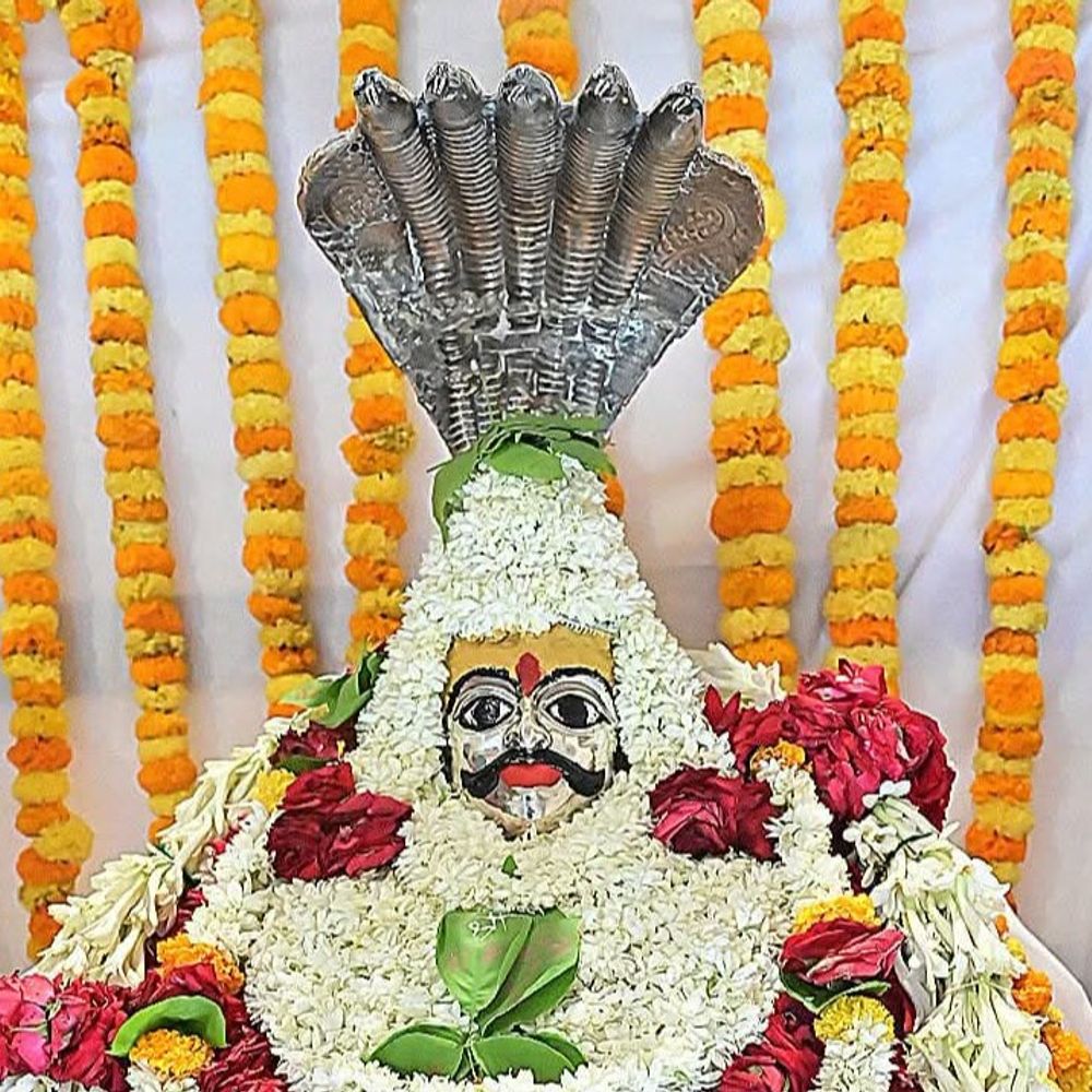 बाबा विश्वनाथ की रजत चल प्रतिमा का राजसी श्रृंगार:पंचमेवा भोग और विशेष आरती हुई, देश-विदेश से पहुंचे लाखों श्रद्धालु