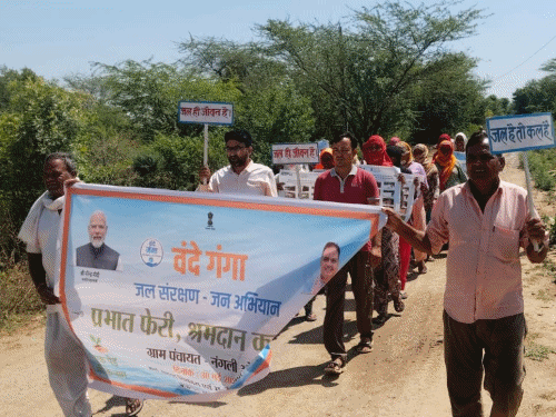 वंदे गंगा अभियान के तहत जल चौपाल:ग्रामीणों ने किया श्रमदान, जल संरक्षण को जन आंदोलन बनाने का आह्वान