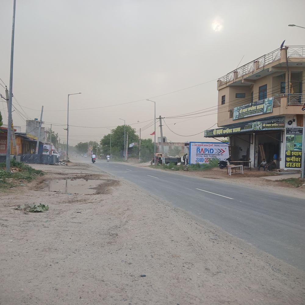 खैरथल-तिजारा में धूलभरी आंधी का असर:दिन में छाया अंधेरा, गर्मी से राहत; कई जगह हल्की बूंदाबांदी