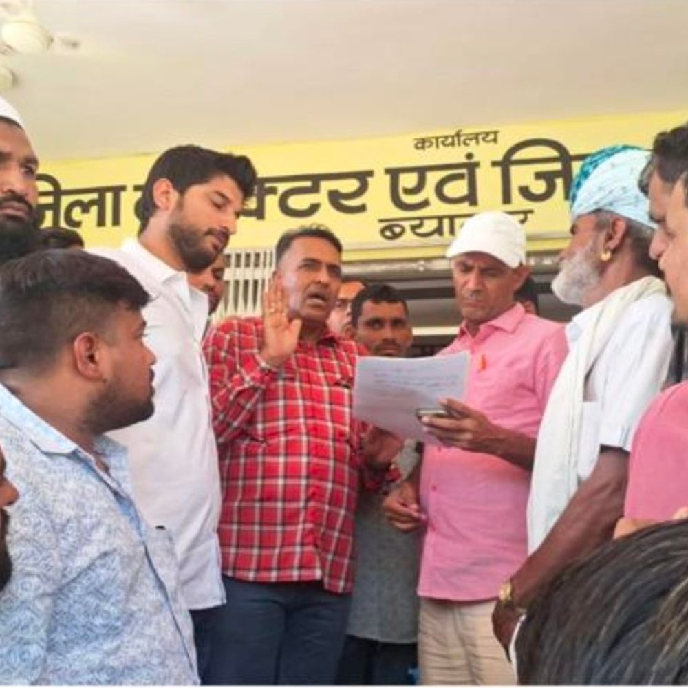 हाई टेंशन लाइन के करंट से 80 प्रतिशत झुलसा युवक:बिजली विभाग पर लापरवाही का आरोप लगाया, ग्रामीणों ने की मुआवजे की मांग