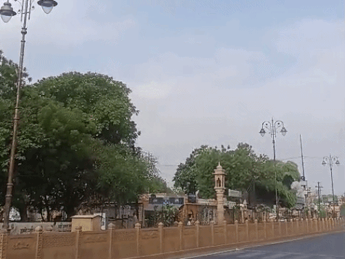 जैसलमेर में आसमान से बरसती आग के बीच बदला मौसम:हल्के बदल छाए, हवाओं के चलने से तीखी धूप से मिली राहत, अगले 4 दिन हीटवेव का अलर्ट नहीं