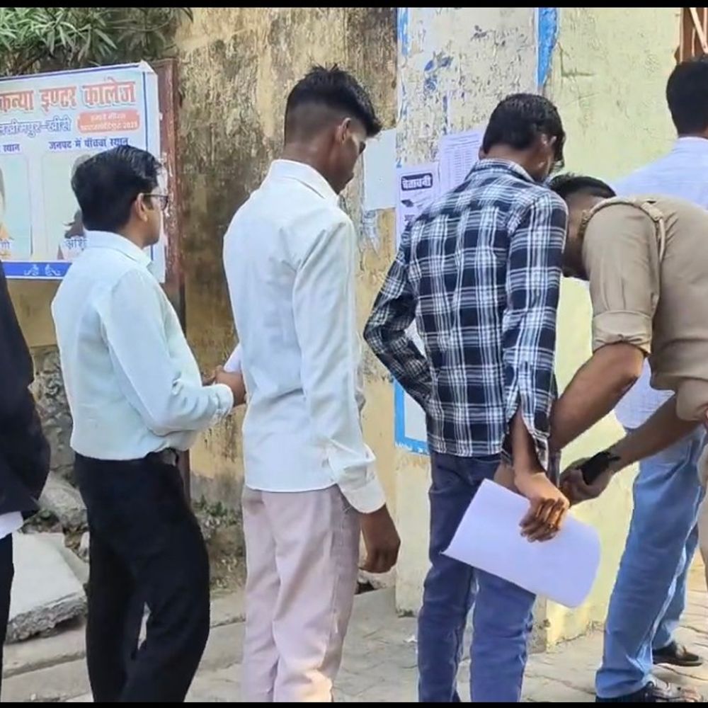 4445 अभ्यर्थी दे रहे बीएड प्रवेश परीक्षा:खीमपुर-खीरी में 11 केंद्रों पर कड़ी सुरक्षा के बीच आयोजन