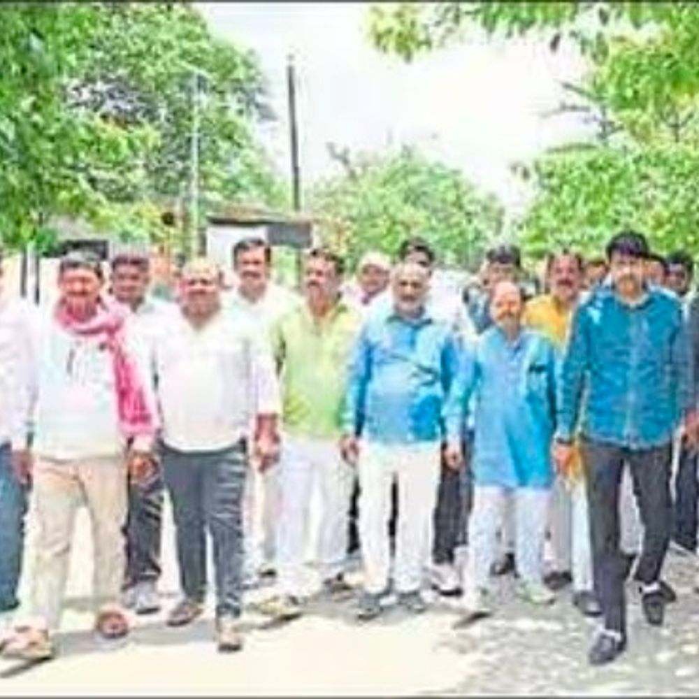 संतकबीर नगर में ट्रैफिक पुलिस पर वसूली का आरोप:ट्रक ऑपरेटर्स ने एसपी से शिकायत की, नो-एंट्री पर भी सवाल
