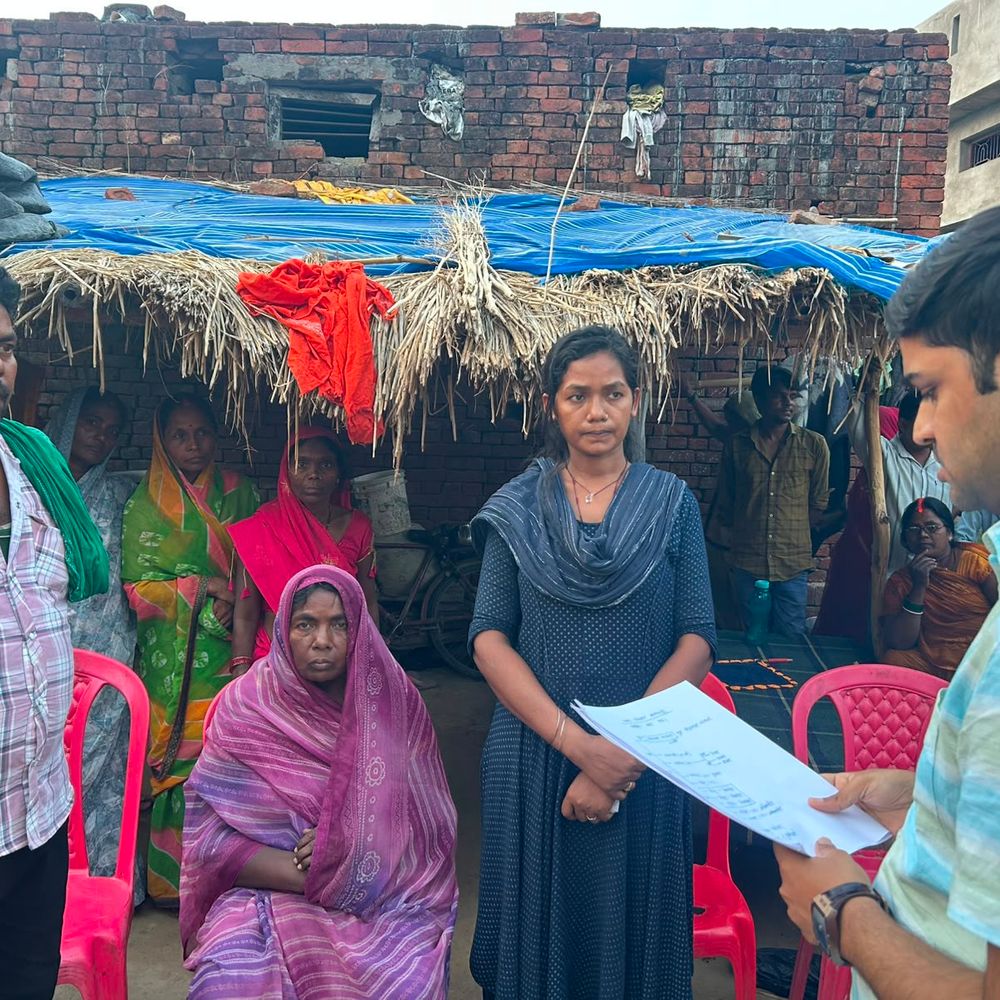 रामजन्म राजभर के परिवार से मिले DM-SP:न्याय दिलाने और हरसंभव सहायता का दिया आश्वासन